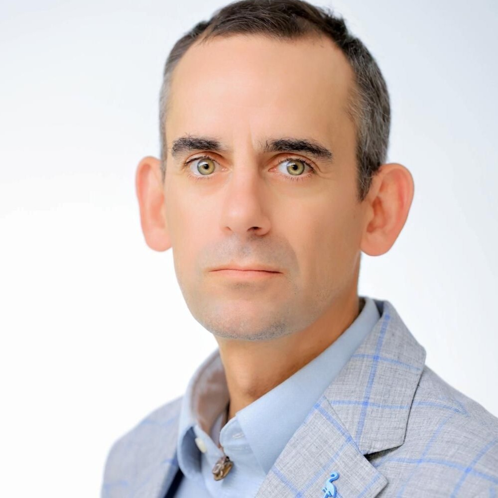 quentin_reul_headshot_prof_alt2_1000x1000.jpg